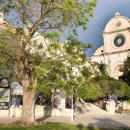 아파트 Obala 시베니크